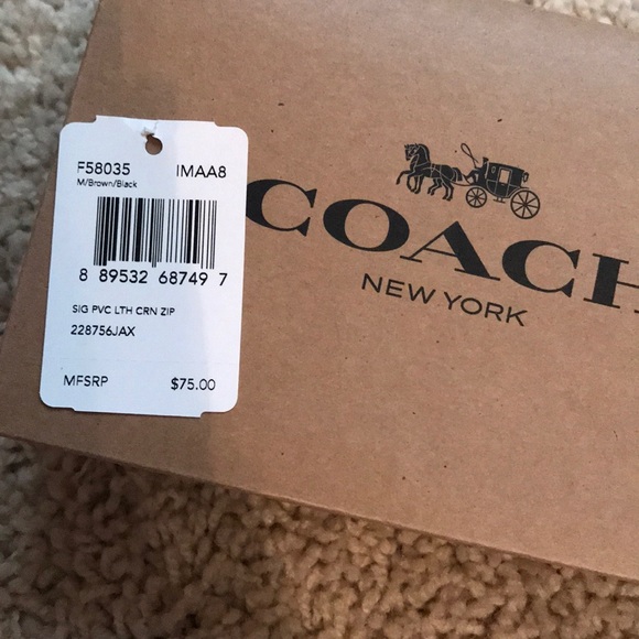 NWT ✨ Coach Wristlet - Picture 5 of 5